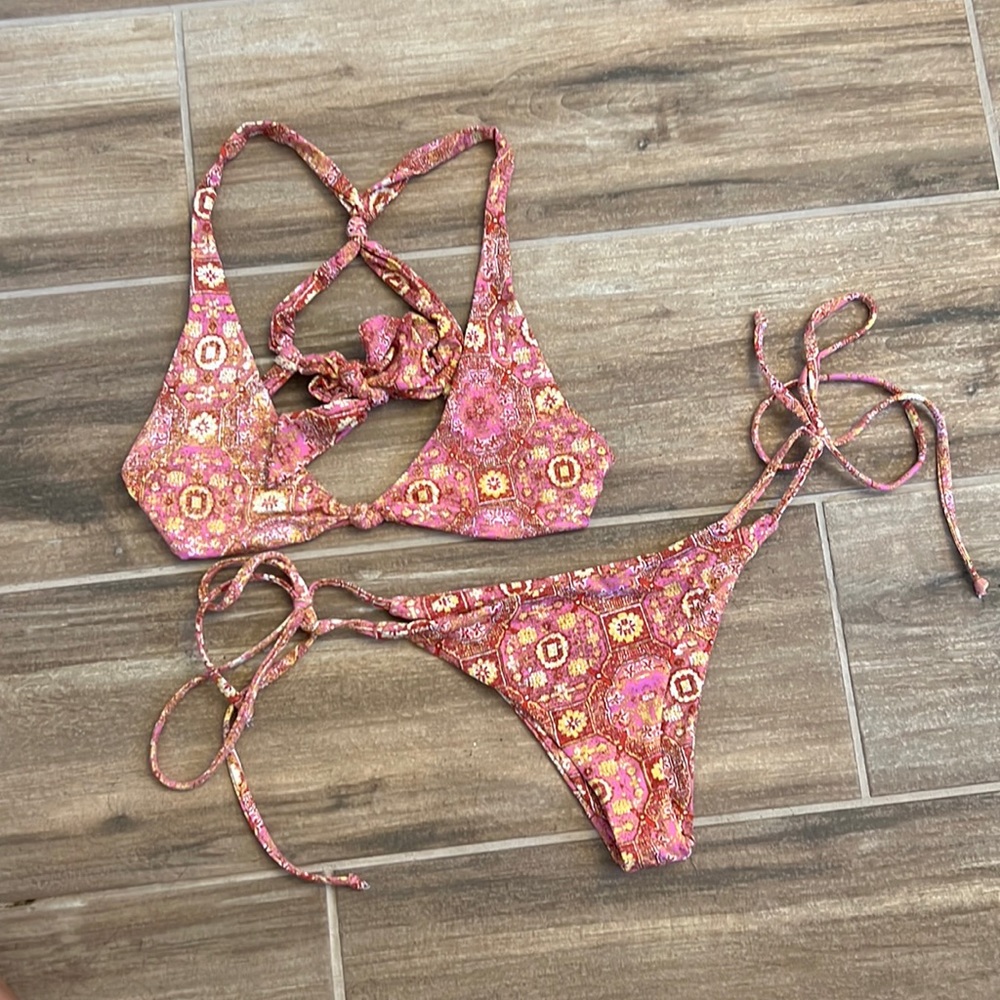 Frankie’s bikinis set